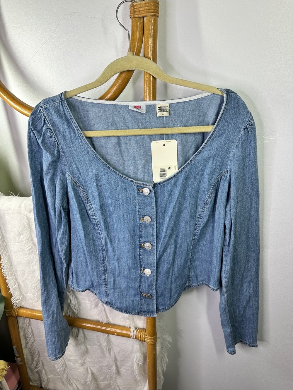 NWT Levi’s Denim Chambray Button Down Cropped Top sz L